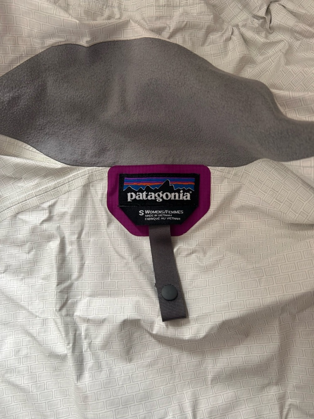 Patagonia Magenta Rain Jacket - Picture 2 of 3